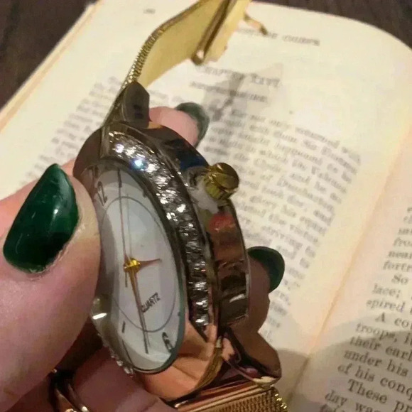 Goldtone  mesh watch - Picture 7 of 8